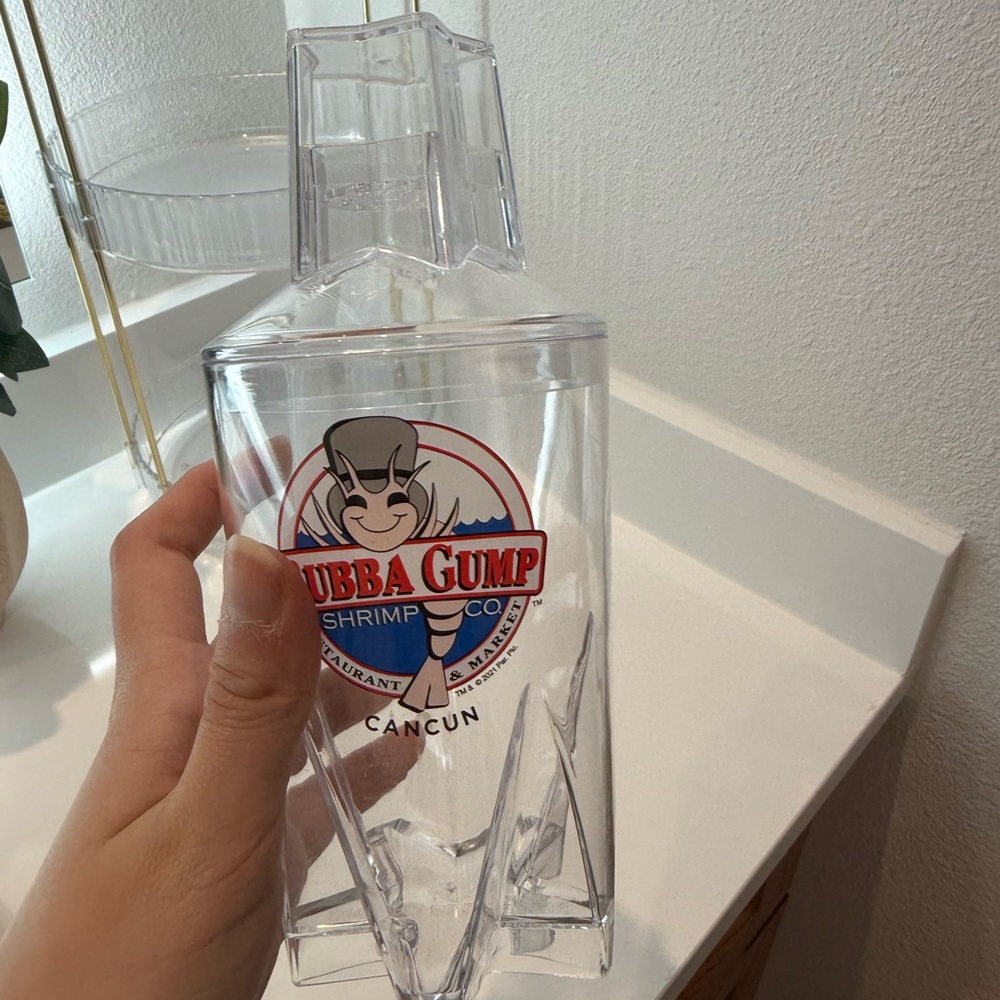 New! Bubba Gump Shrimp Co Cocktail Plastic Shaker star shape clear color 20 oz